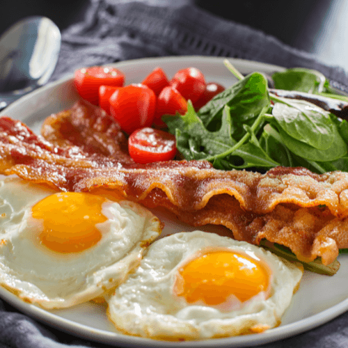 Keto gebakken groente ei en spek