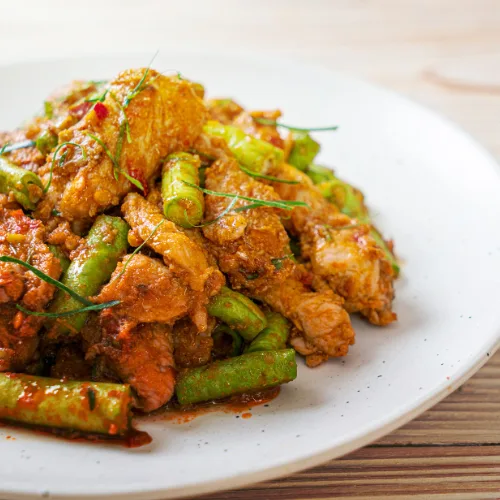 Keto curry op basis van koolhydraatvrije rijst